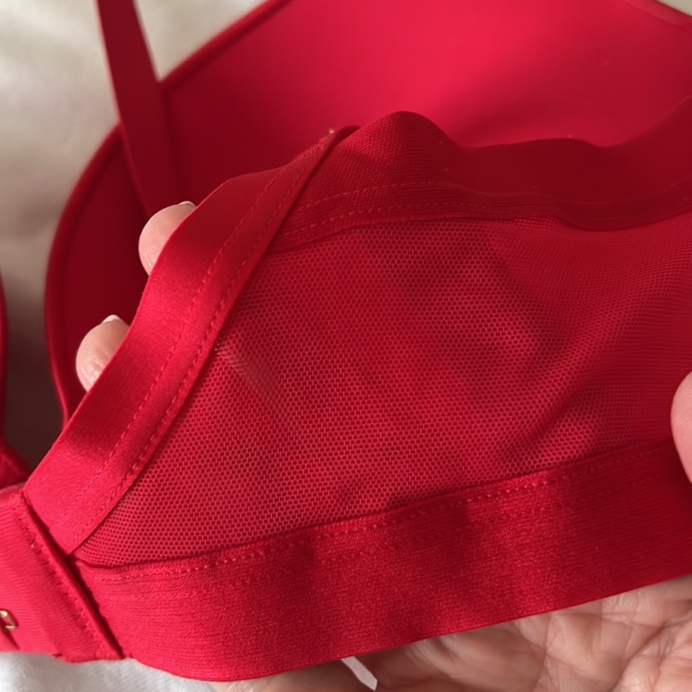 Victoria’s Secret bra, red with lace trim size 36D lightly lined bra EUC - Picture 4 of 8